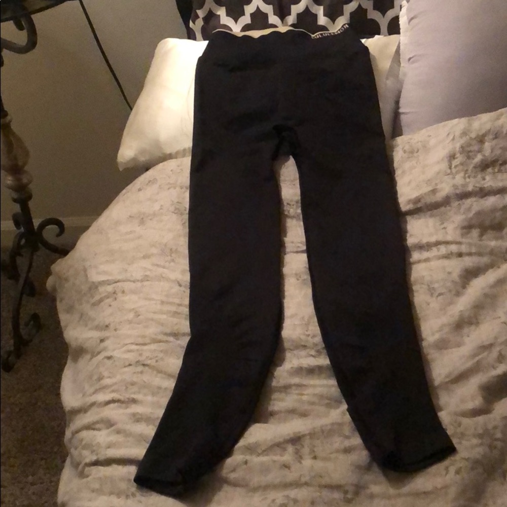NWOT Lululemon black small leggings.